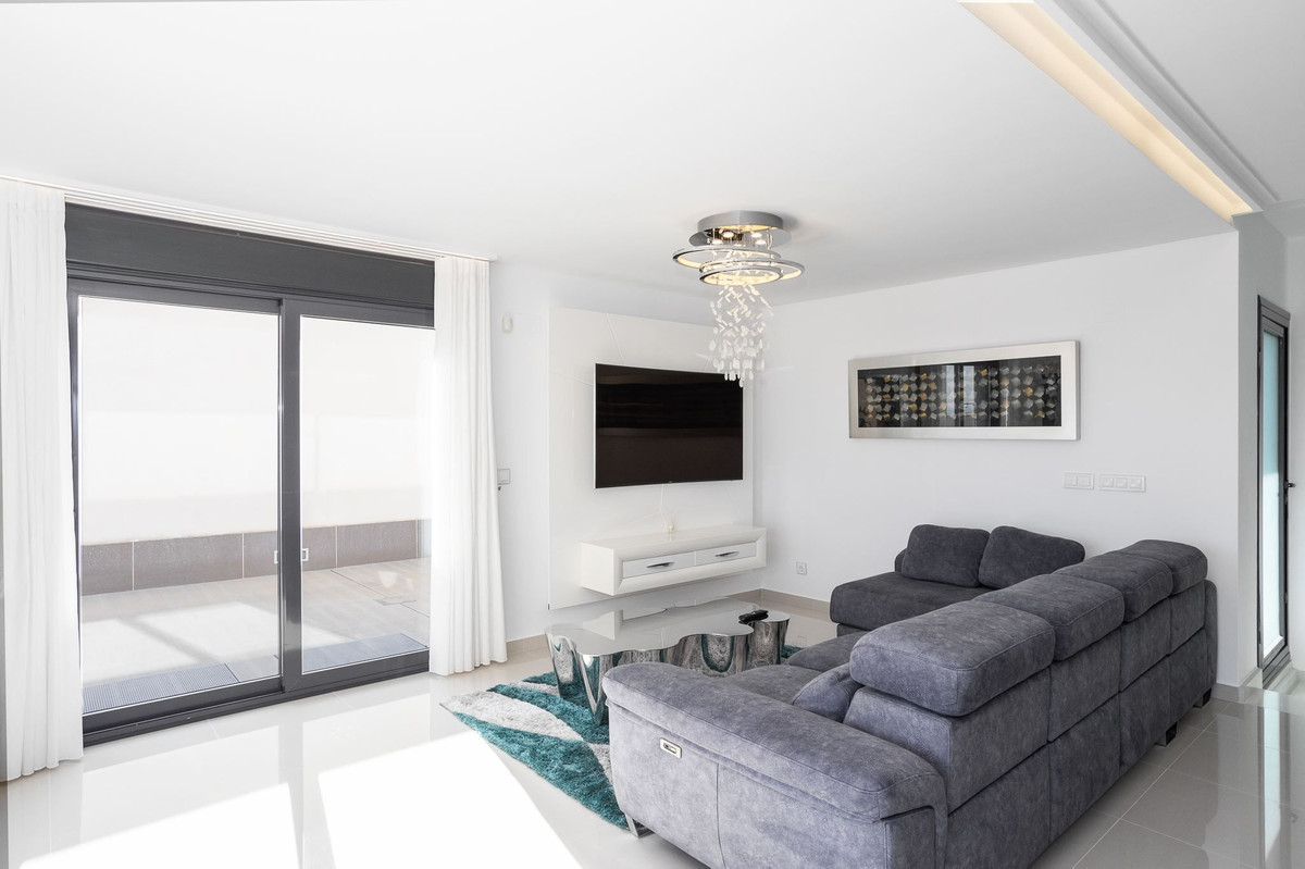 For sale - 5 Bedroom 5 Bathroom House - Detached Villa in San Miguel de Salinas - San Miguel de Salinas Centro  - Alicante