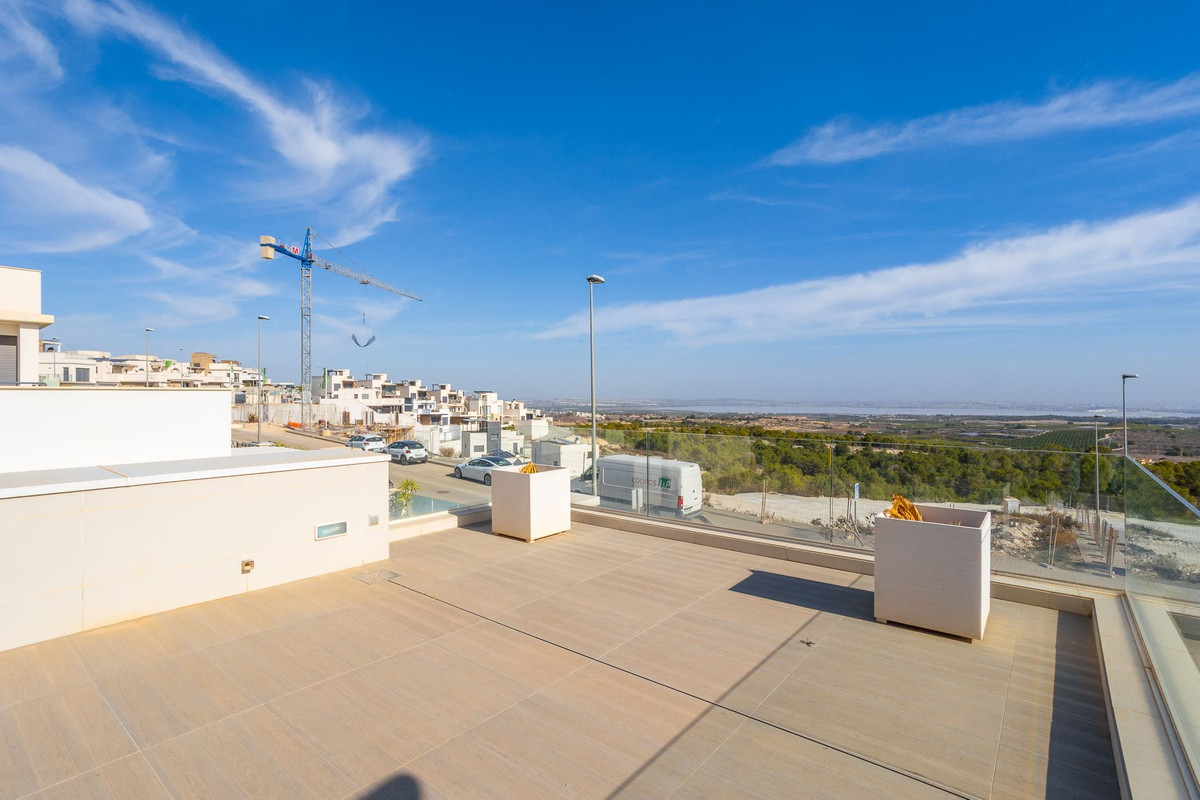 For sale - 5 Bedroom 5 Bathroom House - Detached Villa in San Miguel de Salinas - San Miguel de Salinas Centro  - Alicante