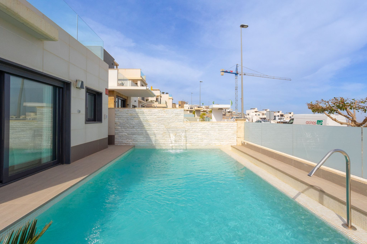 For sale - 5 Bedroom 5 Bathroom House - Detached Villa in San Miguel de Salinas - San Miguel de Salinas Centro  - Alicante