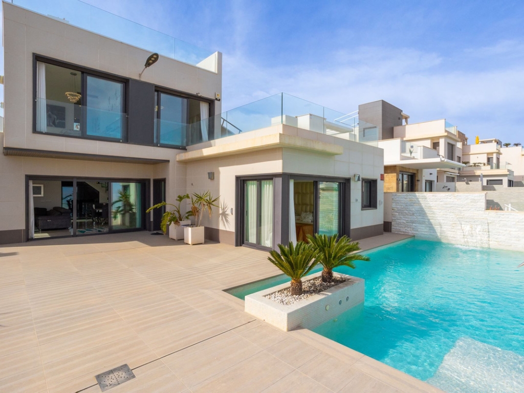 5 Bedroom 5 Bathroom House - Detached Villa in San Miguel de Salinas