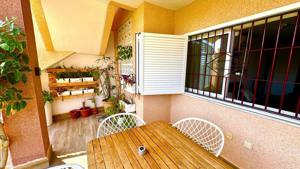 For sale - 2 Bedroom 2 Bathroom Apartment - Middle Floor Apartment in Santa Pola - Gran Alacant  - Alicante