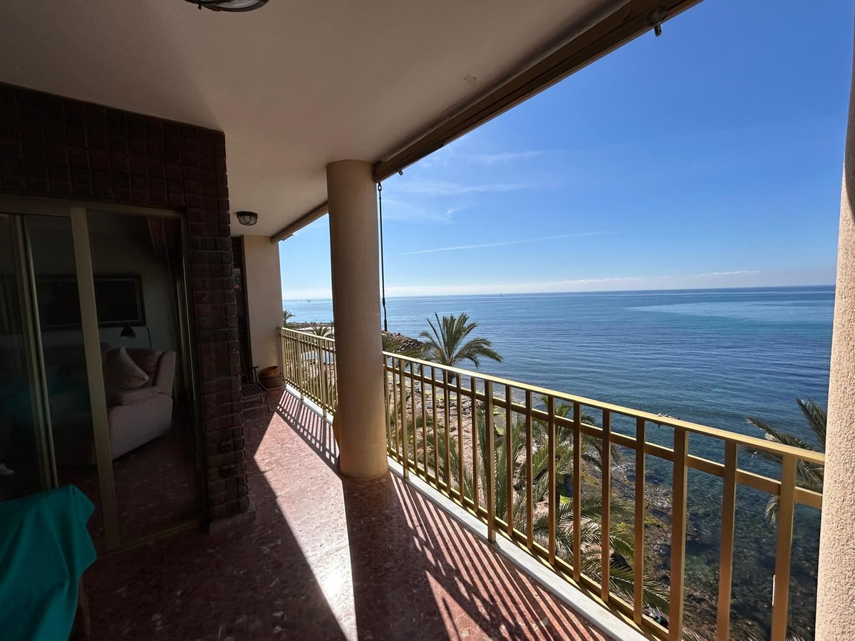 For sale - 4 Bedroom 3 Bathroom Apartment - Middle Floor Apartment in Torrevieja - Torrevieja Centro  - Alicante