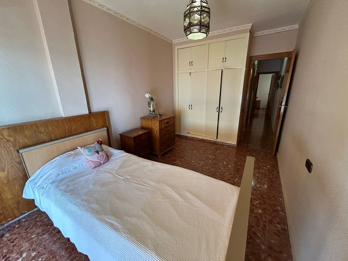 For sale - 4 Bedroom 3 Bathroom Apartment - Middle Floor Apartment in Torrevieja - Torrevieja Centro  - Alicante