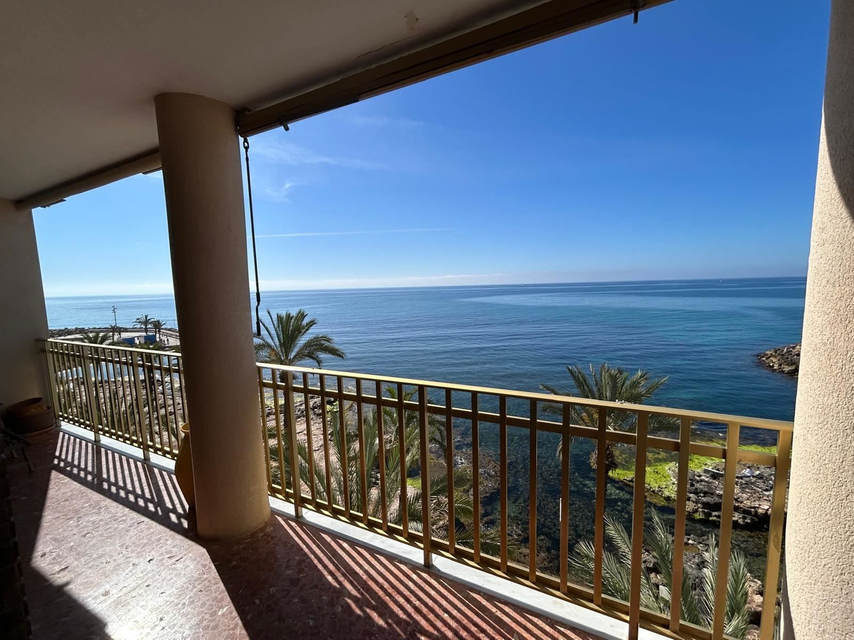 For sale - 4 Bedroom 3 Bathroom Apartment - Middle Floor Apartment in Torrevieja - Torrevieja Centro  - Alicante