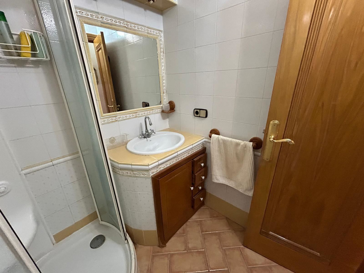 For sale - 4 Bedroom 3 Bathroom Apartment - Middle Floor Apartment in Torrevieja - Torrevieja Centro  - Alicante