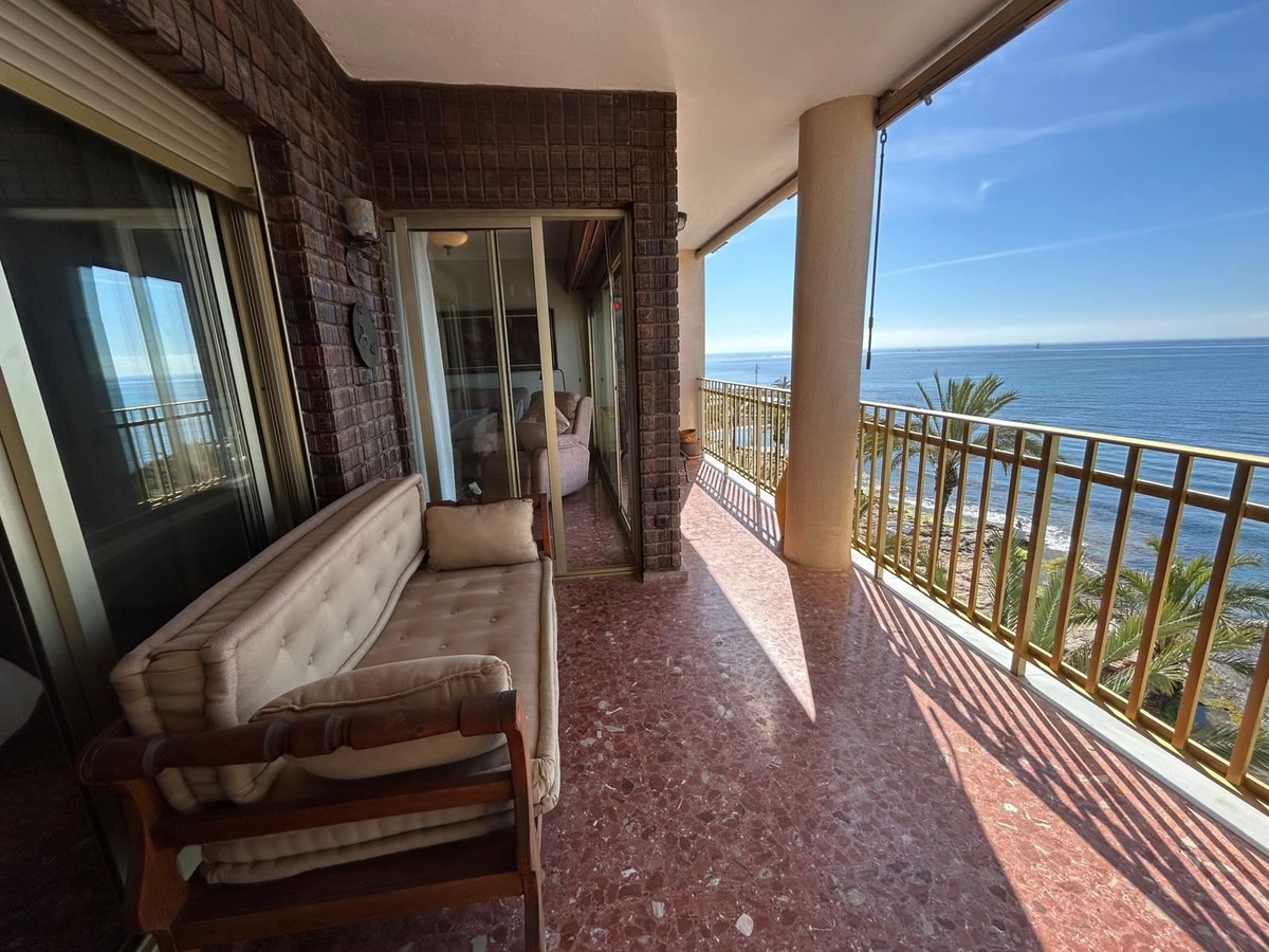 For sale - 4 Bedroom 3 Bathroom Apartment - Middle Floor Apartment in Torrevieja - Torrevieja Centro  - Alicante