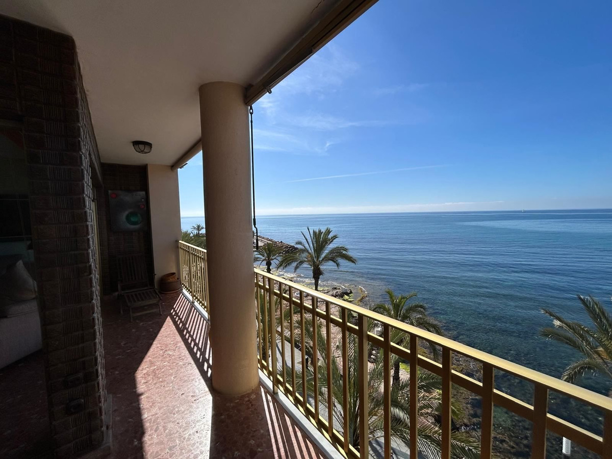 For sale - 4 Bedroom 3 Bathroom Apartment - Middle Floor Apartment in Torrevieja - Torrevieja Centro  - Alicante