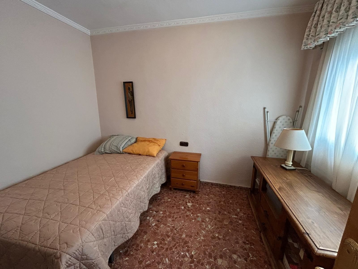 For sale - 4 Bedroom 3 Bathroom Apartment - Middle Floor Apartment in Torrevieja - Torrevieja Centro  - Alicante