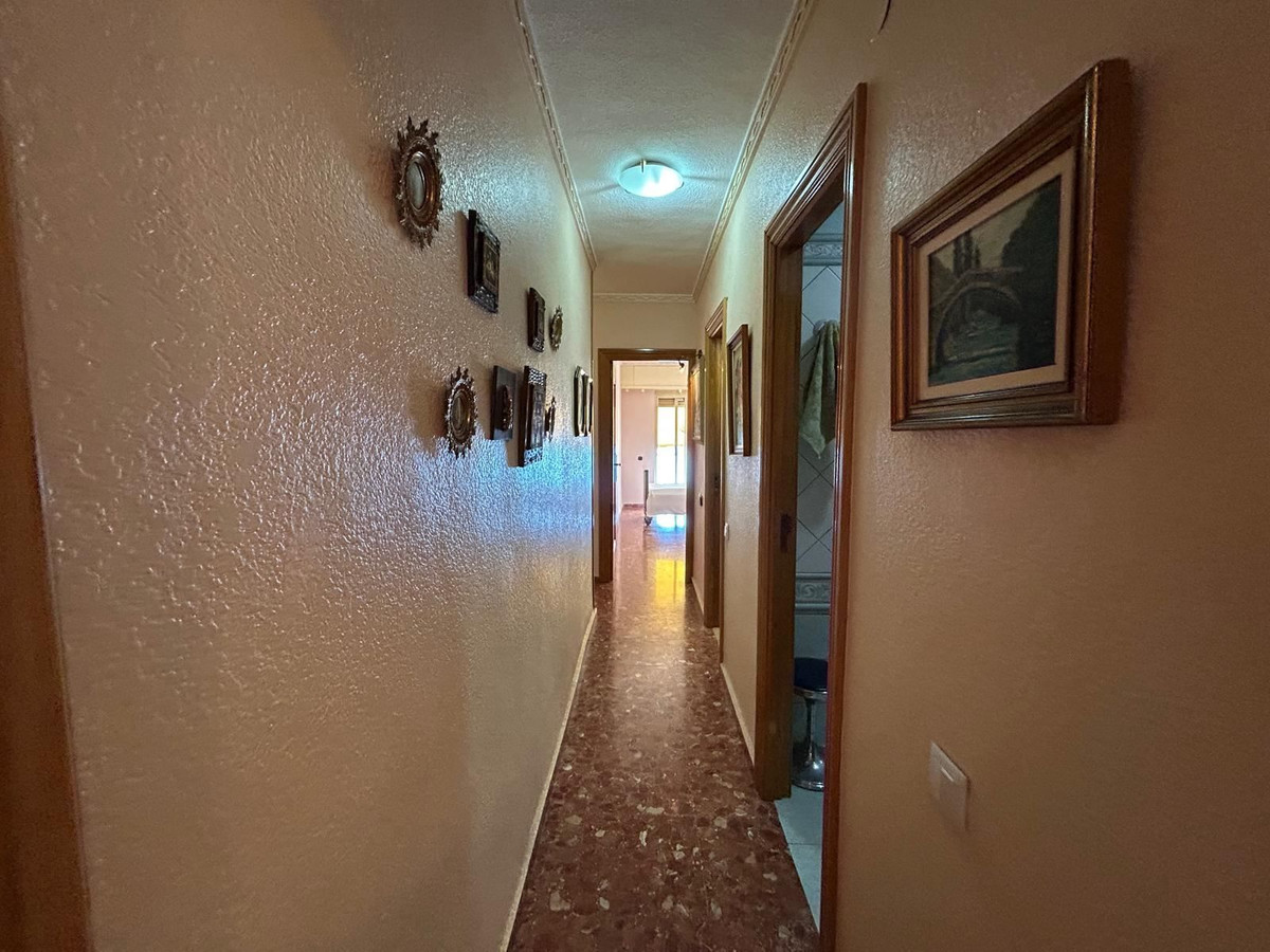 For sale - 4 Bedroom 3 Bathroom Apartment - Middle Floor Apartment in Torrevieja - Torrevieja Centro  - Alicante