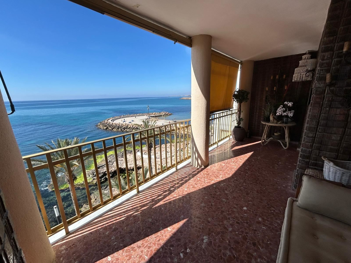 For sale - 4 Bedroom 3 Bathroom Apartment - Middle Floor Apartment in Torrevieja - Torrevieja Centro  - Alicante