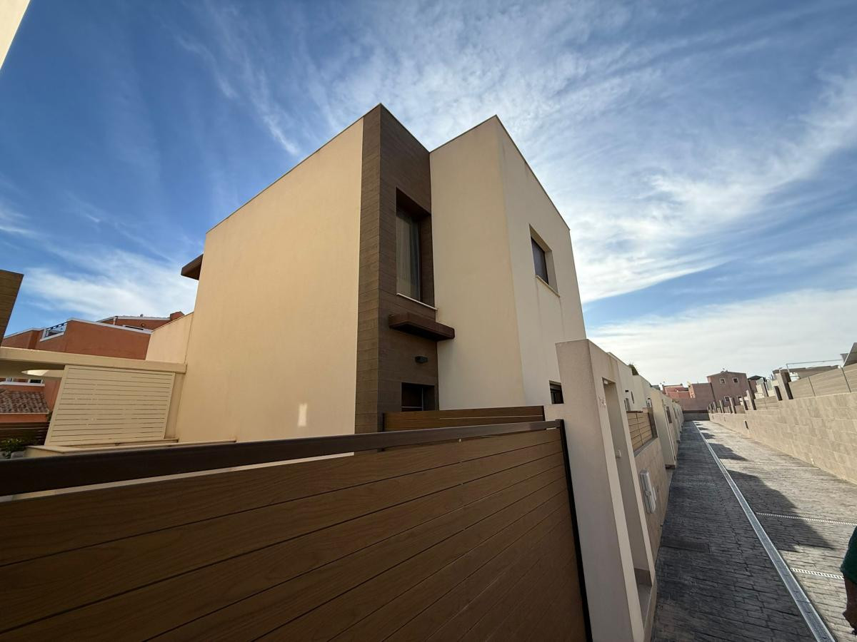 For sale - 3 Bedroom 3 Bathroom House - Detached Villa in Los Montesinos - Los Montesinos Centro  - Alicante
