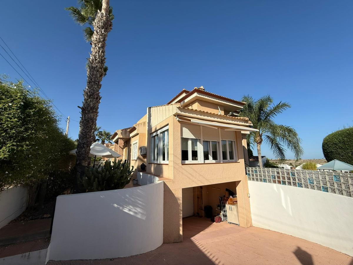 For sale - 3 Bedroom 2 Bathroom House - Detached Villa in San Miguel de Salinas - San Miguel de Salinas Centro  - Alicante