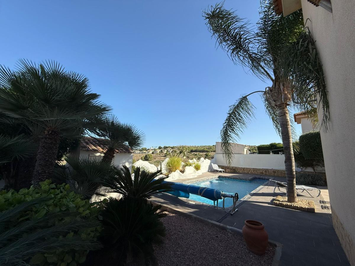 For sale - 3 Bedroom 2 Bathroom House - Detached Villa in San Miguel de Salinas - San Miguel de Salinas Centro  - Alicante