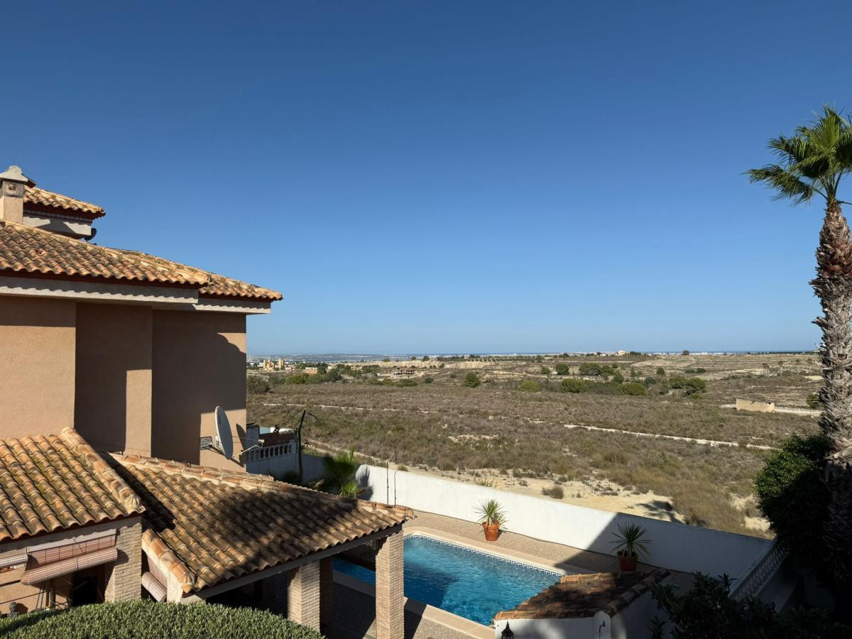 For sale - 3 Bedroom 2 Bathroom House - Detached Villa in San Miguel de Salinas - San Miguel de Salinas Centro  - Alicante