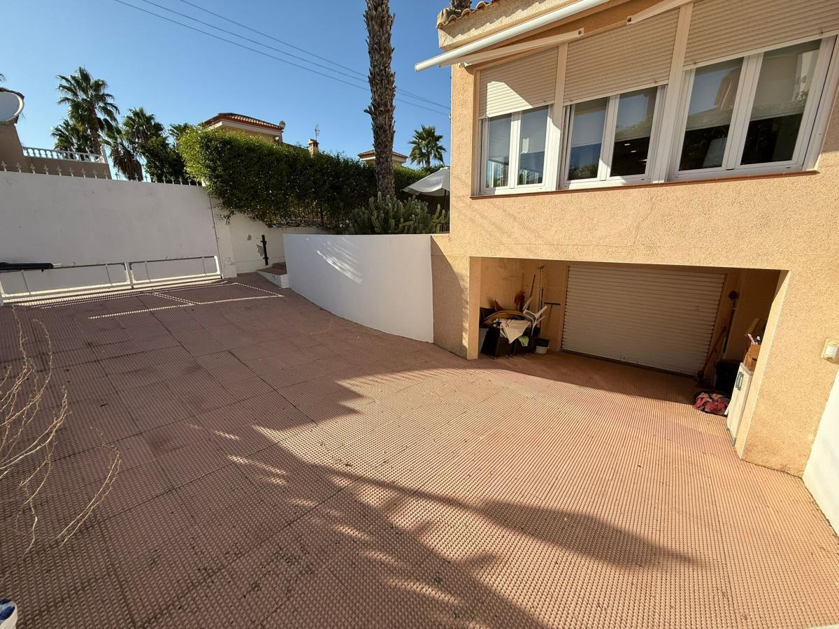 For sale - 3 Bedroom 2 Bathroom House - Detached Villa in San Miguel de Salinas - San Miguel de Salinas Centro  - Alicante