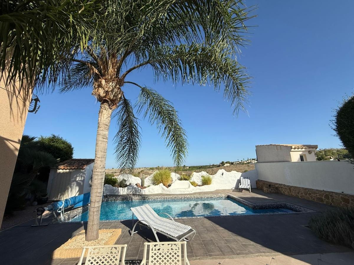 For sale - 3 Bedroom 2 Bathroom House - Detached Villa in San Miguel de Salinas - San Miguel de Salinas Centro  - Alicante