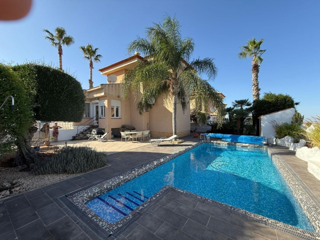 3 Bedroom 2 Bathroom House - Detached Villa in San Miguel de Salinas