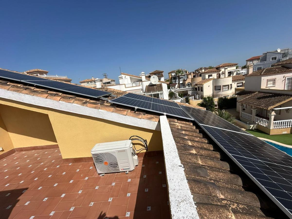 For sale - 3 Bedroom 3 Bathroom House - Detached Villa in San Miguel de Salinas - San Miguel de Salinas Centro  - Alicante