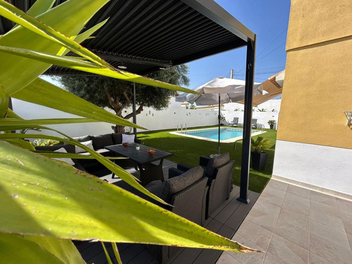 For sale - 3 Bedroom 3 Bathroom House - Detached Villa in San Miguel de Salinas - San Miguel de Salinas Centro  - Alicante