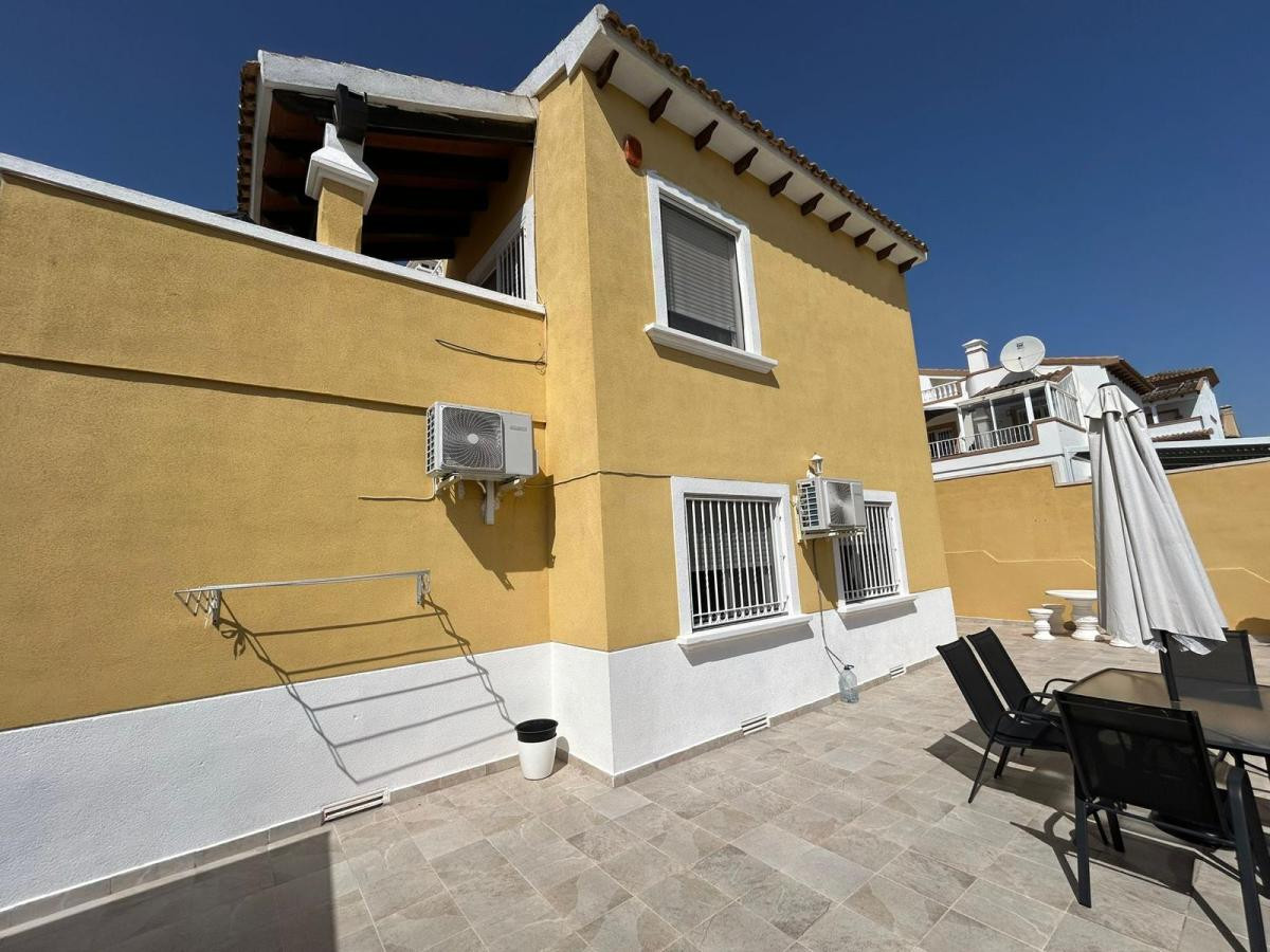 For sale - 3 Bedroom 3 Bathroom House - Detached Villa in San Miguel de Salinas - San Miguel de Salinas Centro  - Alicante