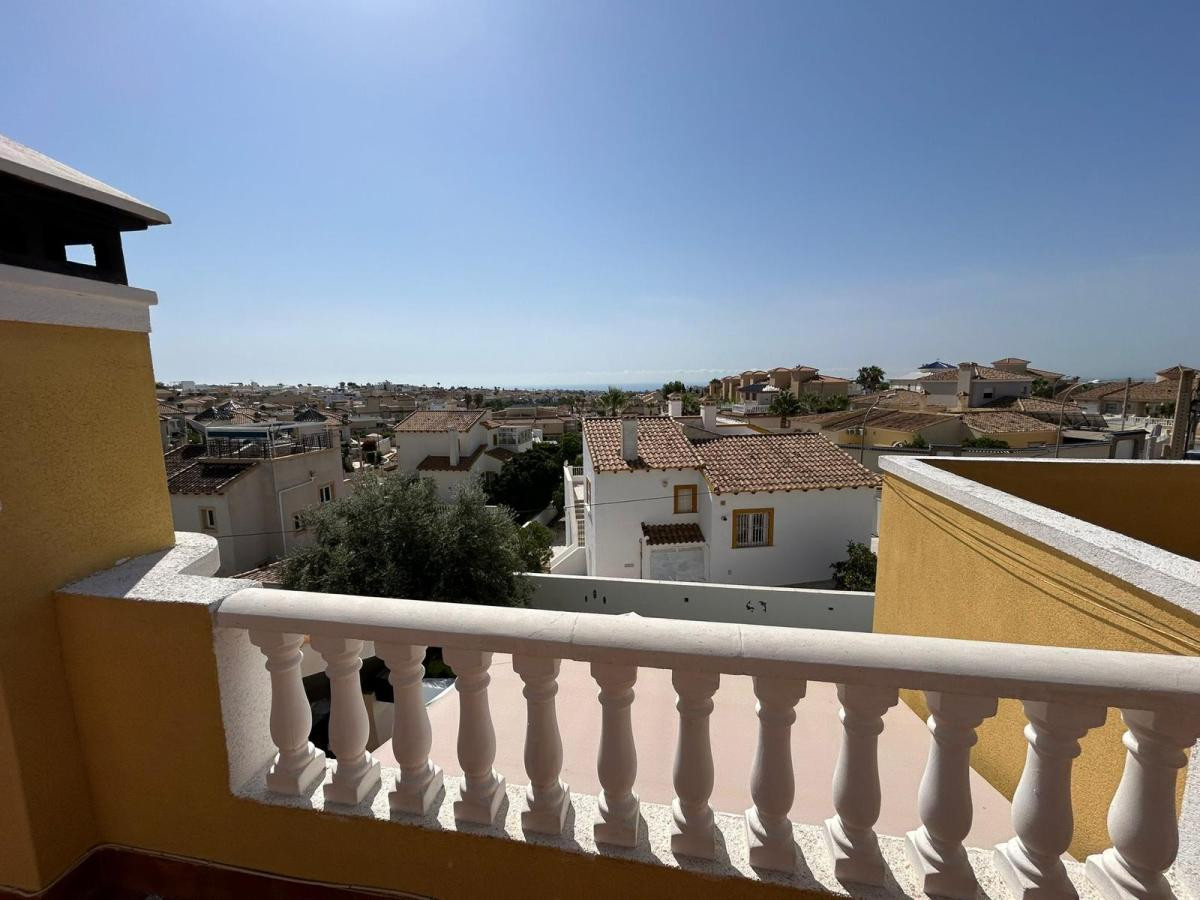 For sale - 3 Bedroom 3 Bathroom House - Detached Villa in San Miguel de Salinas - San Miguel de Salinas Centro  - Alicante
