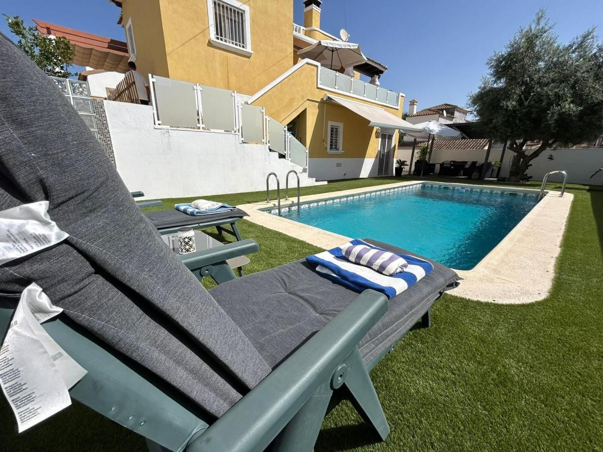 For sale - 3 Bedroom 3 Bathroom House - Detached Villa in San Miguel de Salinas - San Miguel de Salinas Centro  - Alicante
