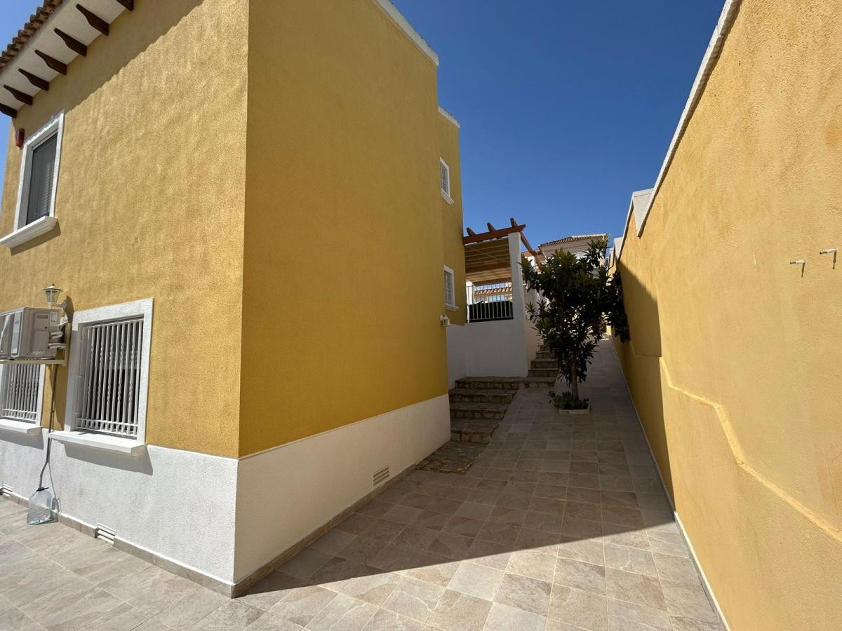 For sale - 3 Bedroom 3 Bathroom House - Detached Villa in San Miguel de Salinas - San Miguel de Salinas Centro  - Alicante