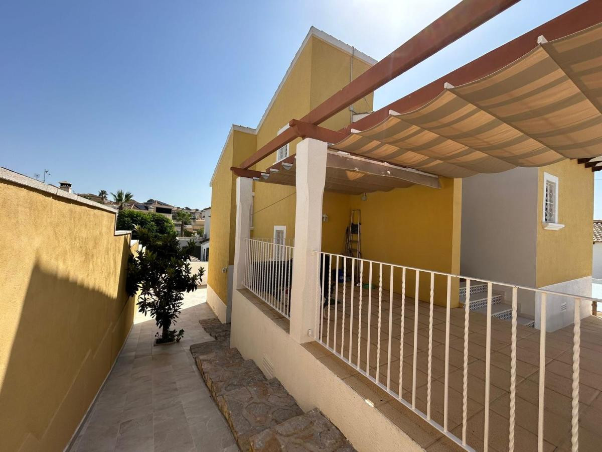 For sale - 3 Bedroom 3 Bathroom House - Detached Villa in San Miguel de Salinas - San Miguel de Salinas Centro  - Alicante