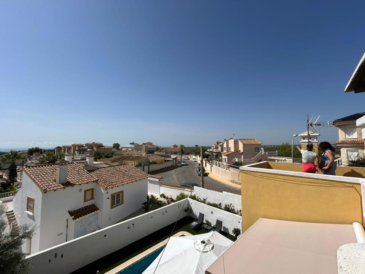 For sale - 3 Bedroom 3 Bathroom House - Detached Villa in San Miguel de Salinas - San Miguel de Salinas Centro  - Alicante
