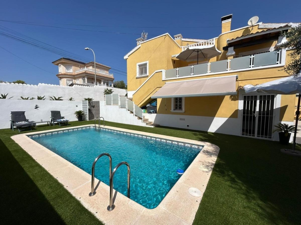 3 Bedroom 3 Bathroom House - Detached Villa in San Miguel de Salinas