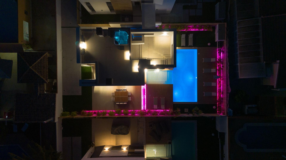 For sale - 3 Bedroom 3 Bathroom House - Detached Villa in Torrevieja - Torrevieja Centro  - Alicante