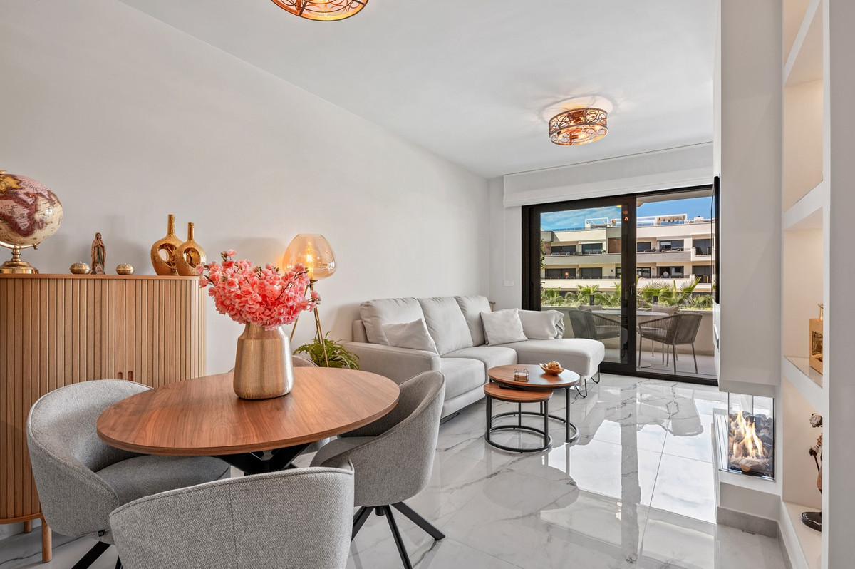 For sale - 2 Bedroom 2 Bathroom Apartment - Middle Floor Apartment in Orihuela - Los Altos  - Alicante