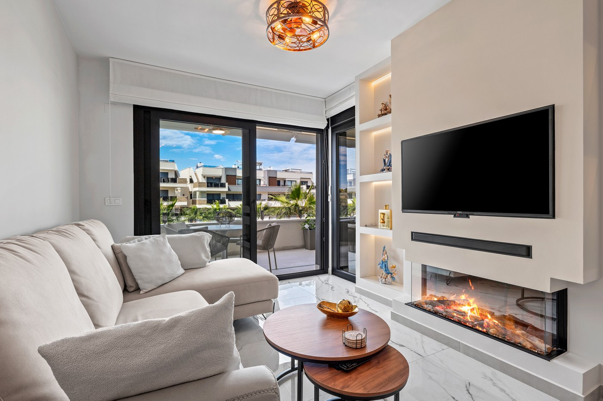 For sale - 2 Bedroom 2 Bathroom Apartment - Middle Floor Apartment in Orihuela - Los Altos  - Alicante