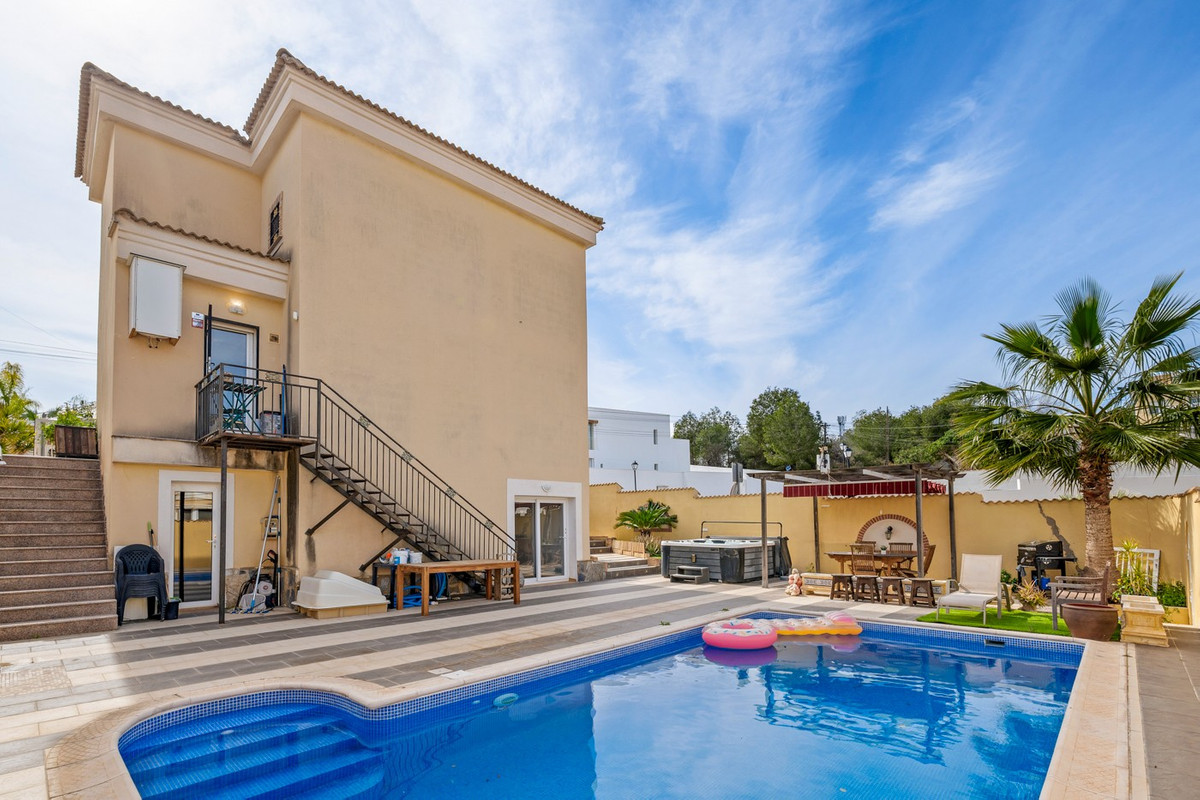 For sale - 3 Bedroom 1 Bathroom House - Detached Villa in Orihuela - Orihuela Costa  - Alicante