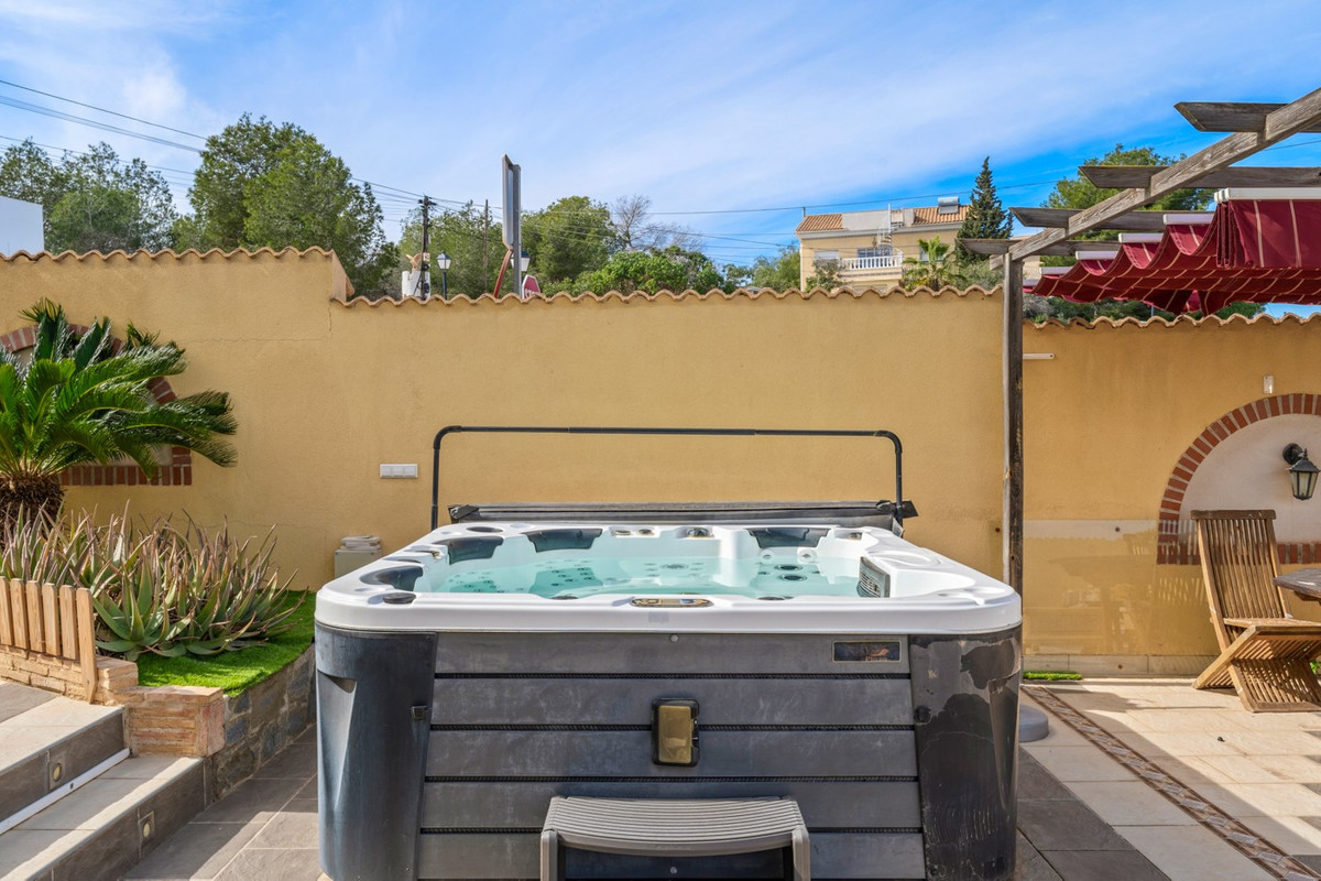 For sale - 3 Bedroom 1 Bathroom House - Detached Villa in Orihuela - Orihuela Costa  - Alicante