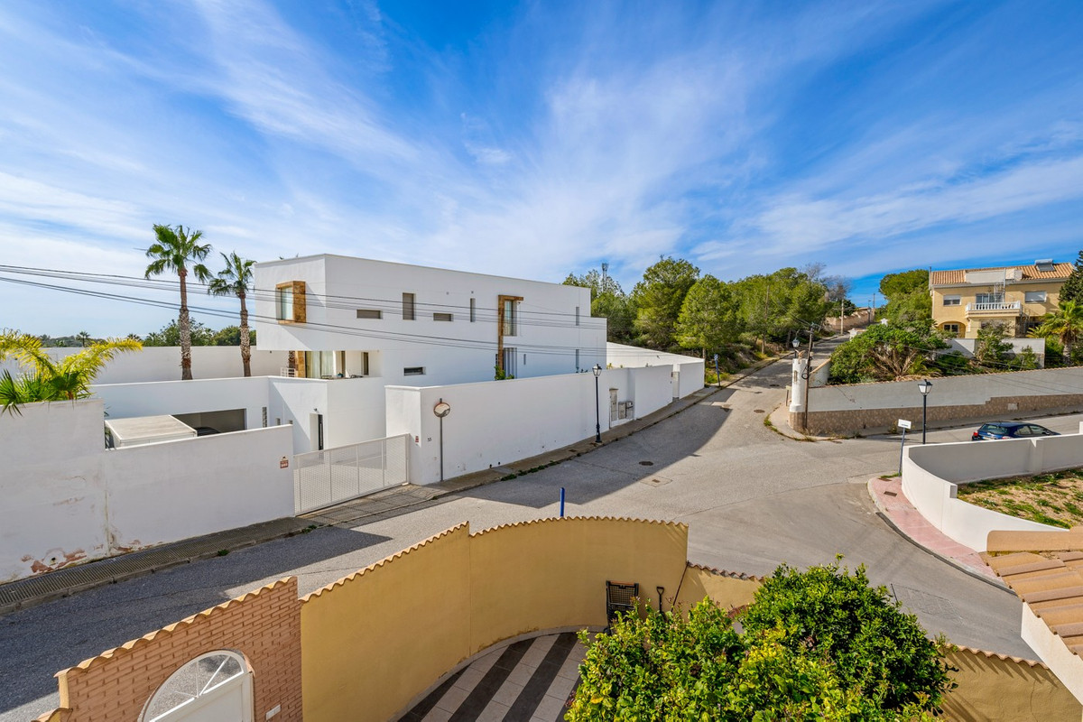 For sale - 3 Bedroom 1 Bathroom House - Detached Villa in Orihuela - Orihuela Costa  - Alicante