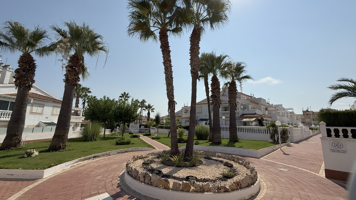 For sale - 2 Bedroom 1 Bathroom Apartment - Ground Floor Apartment in Orihuela - La Zenia  - Alicante