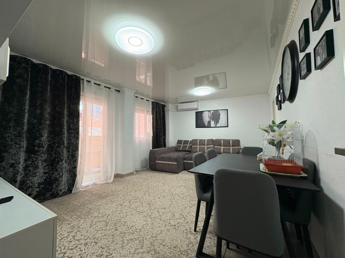 For sale - 4 Bedroom 2 Bathroom Apartment - Ground Floor Apartment in Torrevieja - Torrevieja Centro  - Alicante
