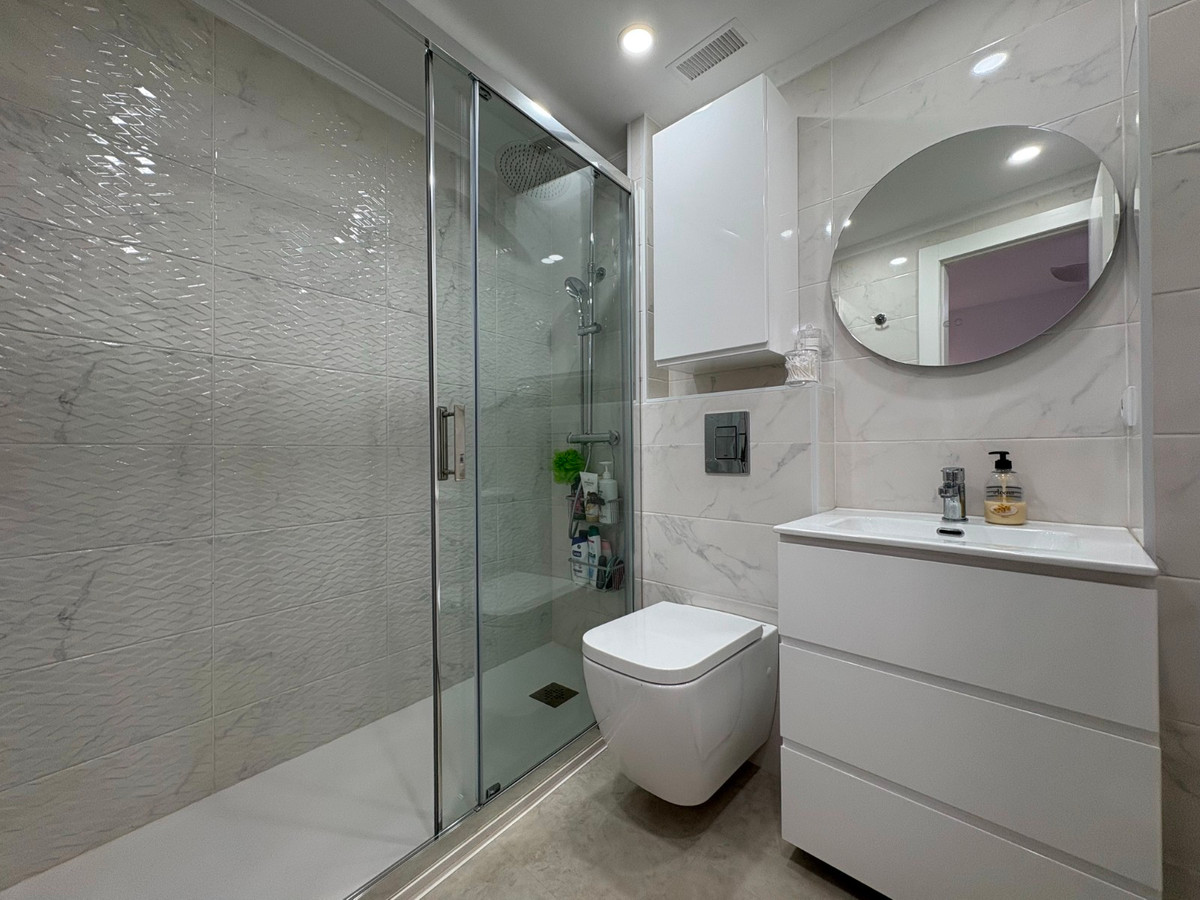 For sale - 4 Bedroom 2 Bathroom Apartment - Ground Floor Apartment in Torrevieja - Torrevieja Centro  - Alicante