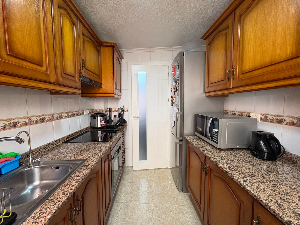 For sale - 4 Bedroom 2 Bathroom Apartment - Ground Floor Apartment in Torrevieja - Torrevieja Centro  - Alicante
