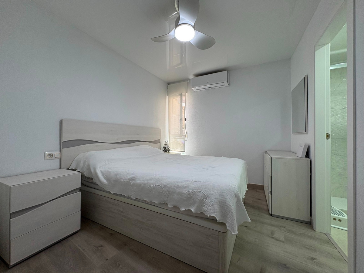 For sale - 4 Bedroom 2 Bathroom Apartment - Ground Floor Apartment in Torrevieja - Torrevieja Centro  - Alicante