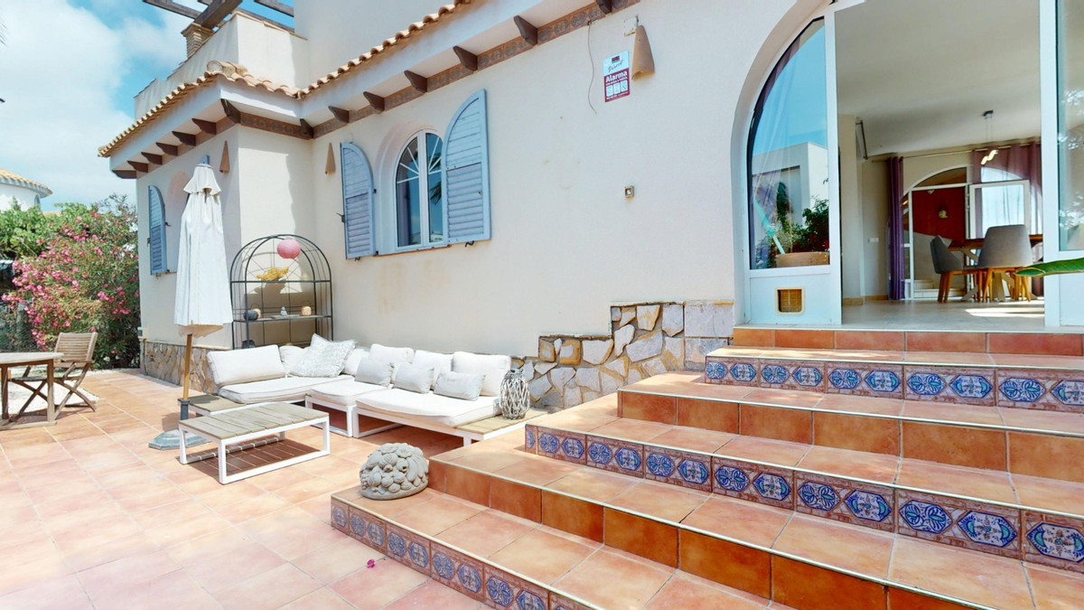 For sale - 5 Bedroom 3 Bathroom House - Detached Villa in Orihuela - Orihuela Costa  - Alicante