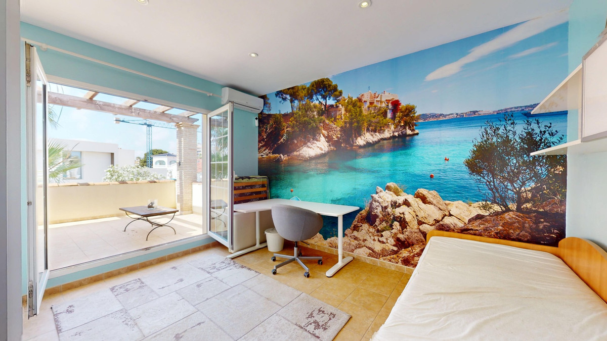 For sale - 5 Bedroom 3 Bathroom Detached Villa in La Zenia - Orihuela Costa  - Alicante