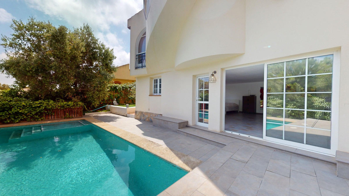 For sale - 5 Bedroom 3 Bathroom Detached Villa in La Zenia - Orihuela Costa  - Alicante