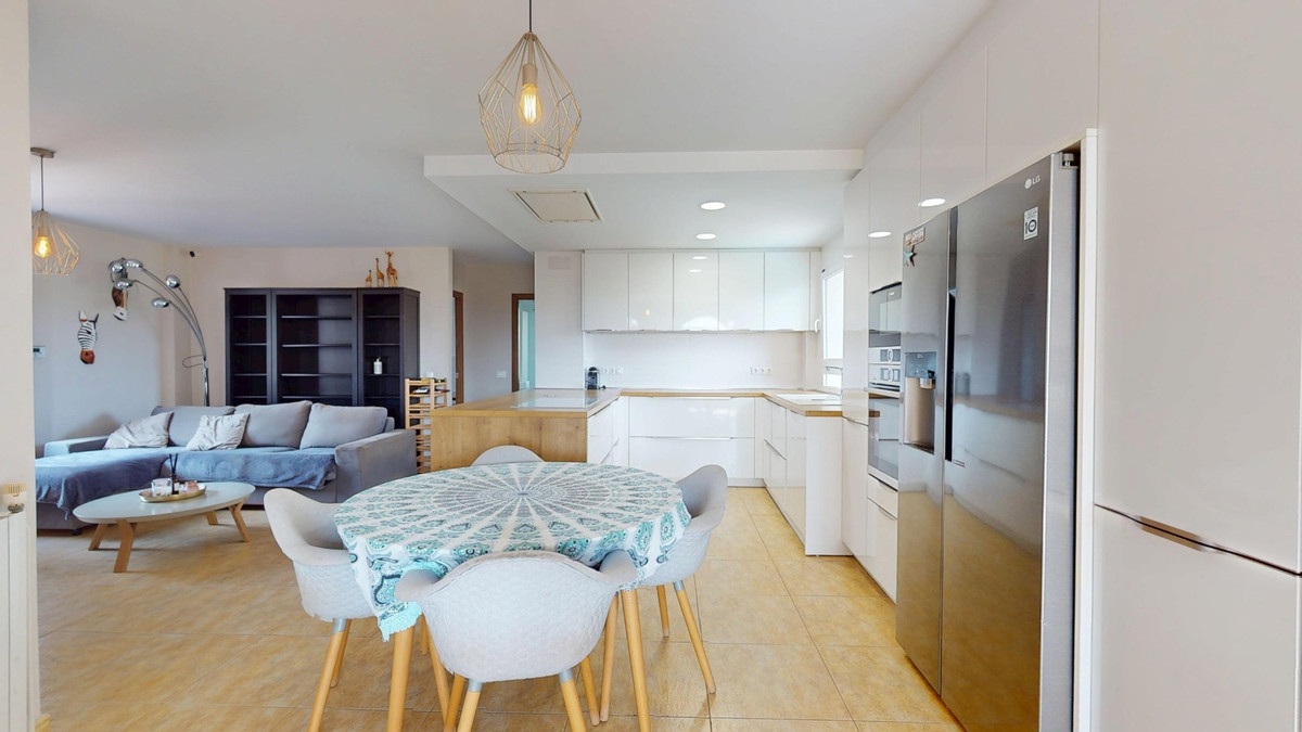 For sale - 5 Bedroom 3 Bathroom Detached Villa in La Zenia - Orihuela Costa  - Alicante