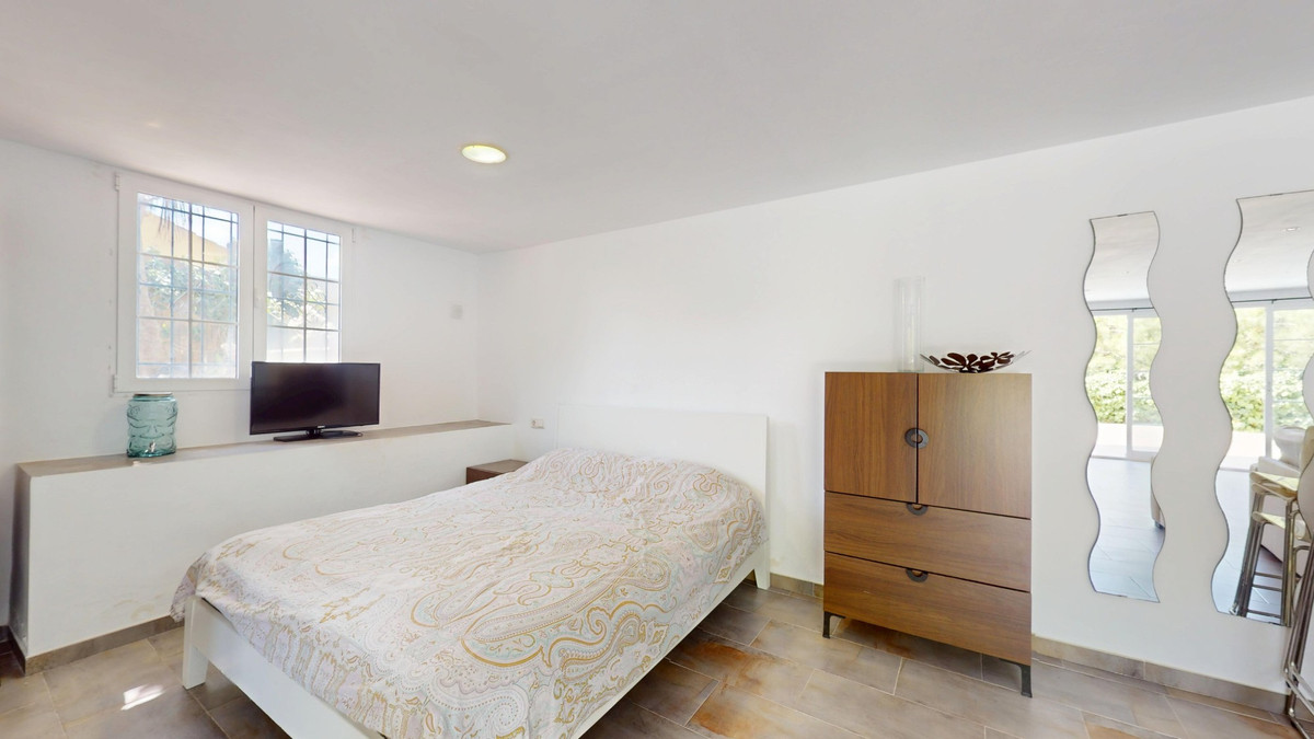 For sale - 5 Bedroom 3 Bathroom Detached Villa in La Zenia - Orihuela Costa  - Alicante