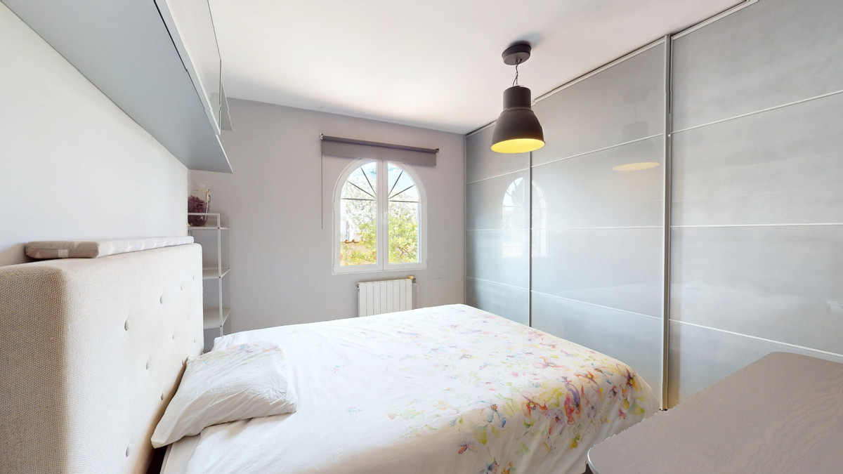 For sale - 5 Bedroom 3 Bathroom Detached Villa in La Zenia - Orihuela Costa  - Alicante