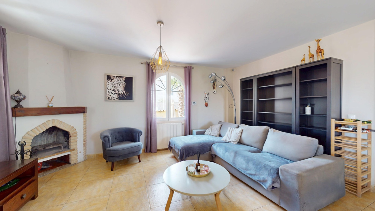 For sale - 5 Bedroom 3 Bathroom House - Detached Villa in Orihuela - Orihuela Costa  - Alicante