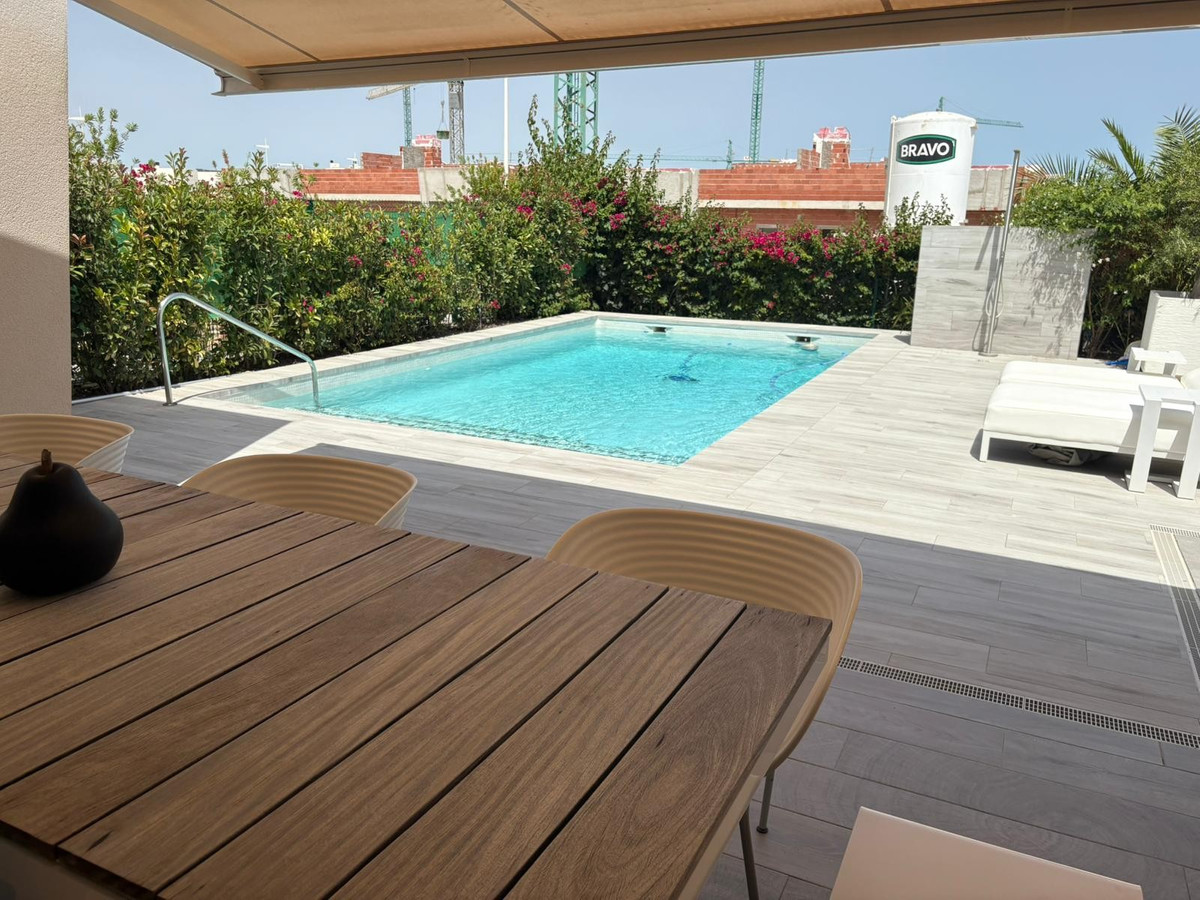 For sale - 2 Bedroom 2 Bathroom House - Detached Villa in Algorfa - La Finca Golf  - Alicante