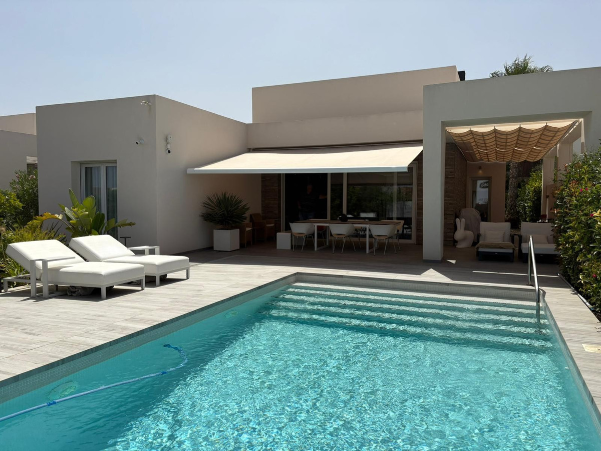 For sale - 2 Bedroom 2 Bathroom House - Detached Villa in Algorfa - La Finca Golf  - Alicante